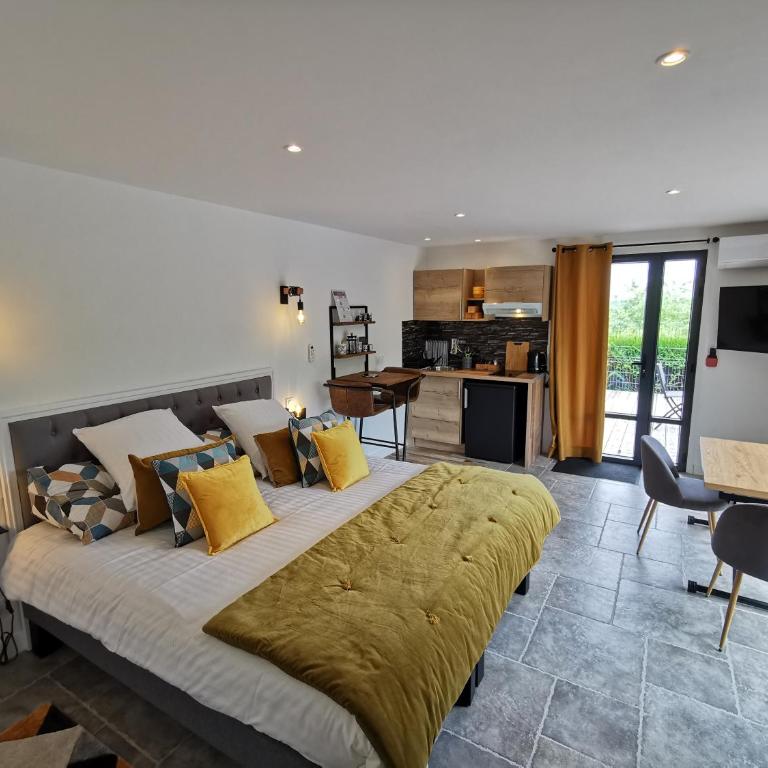Les Terrasses de Saumur - Hôtel & Appartements - Restaurant & Spa (Logis) - Studio avec Terrasse et Vue - 1