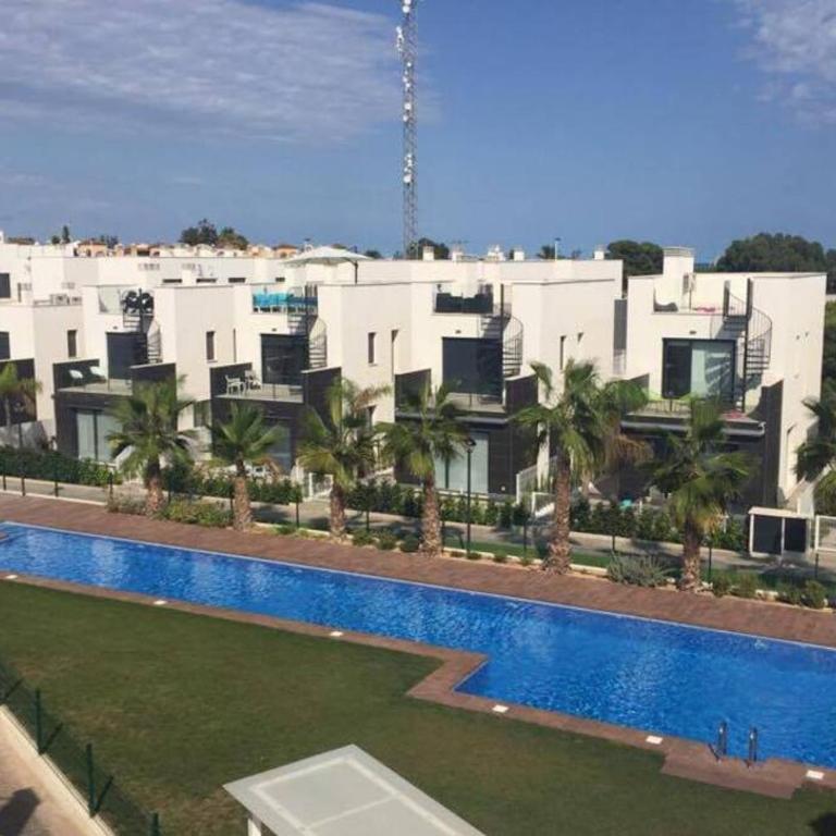 Fun Holiday Apartment Punta Prima - Three-Bedroom Apartment - 20