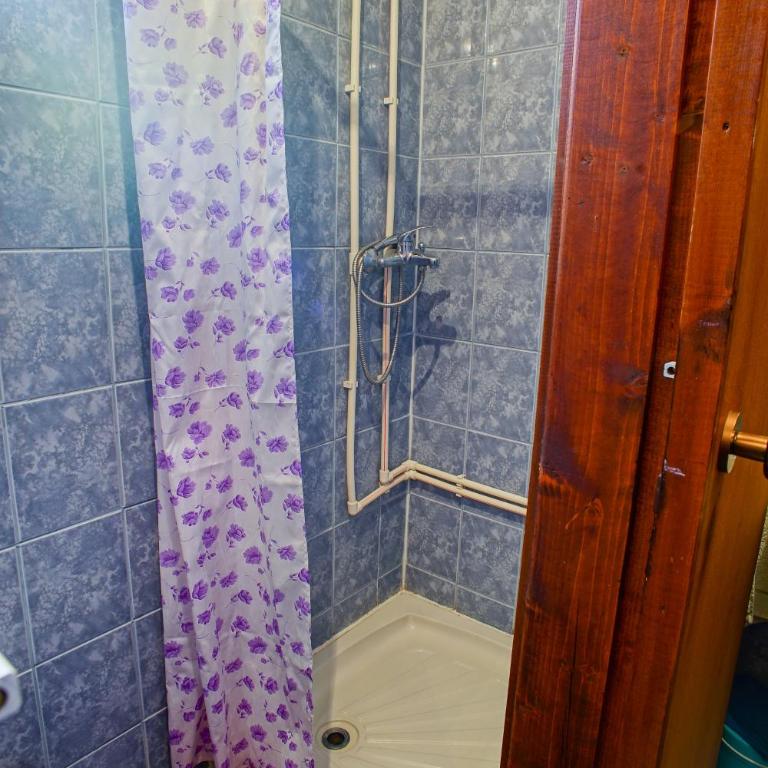 Lara Rooms - Basic Triple Room with Shared Bathroom - 13