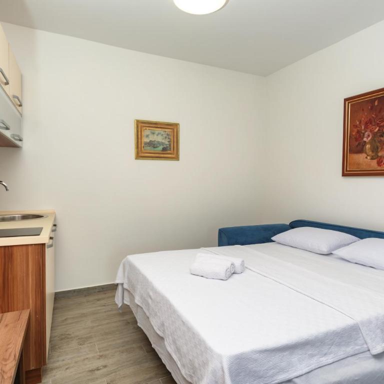 Mika's Seaview Apartments - Superior Apartment - 11