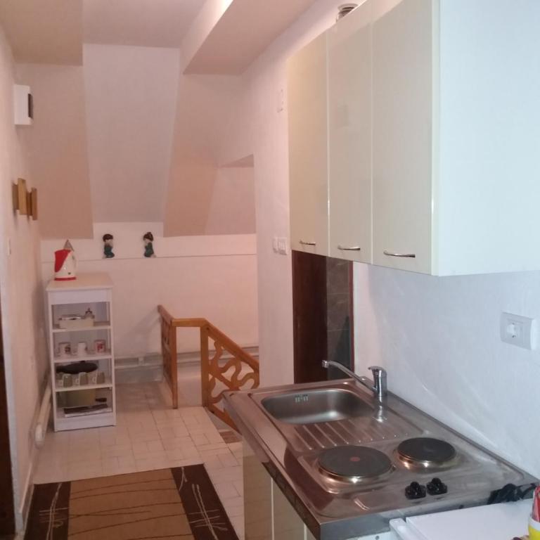 Apartments Beka - Doppelzimmer mit Gemeinschaftsbad - 6