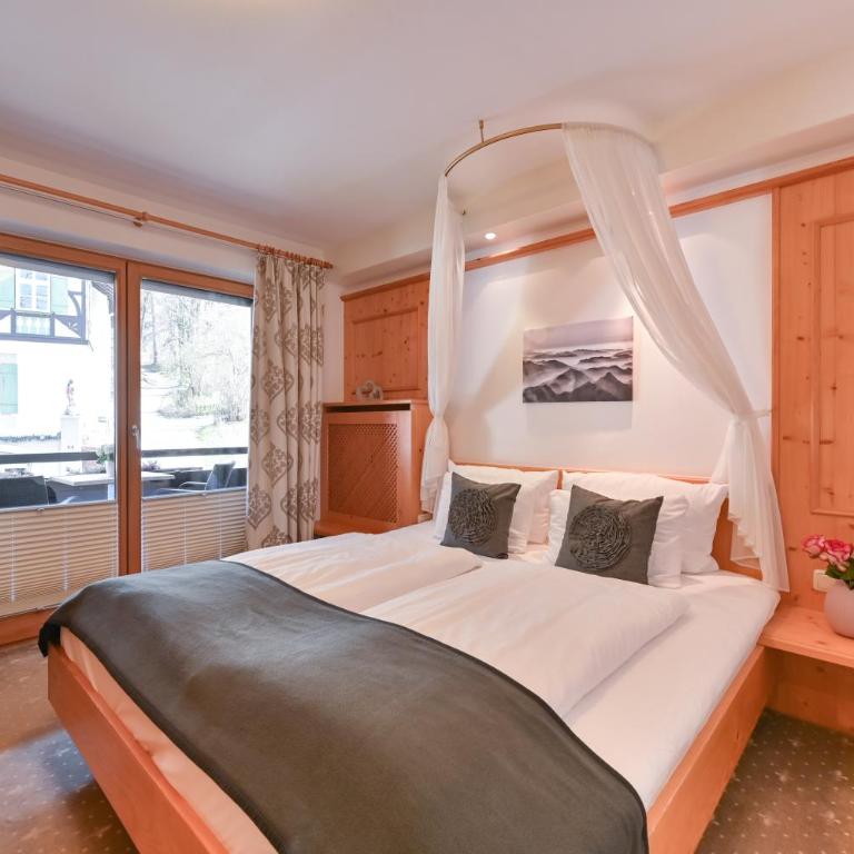 Hotel Alpenstuben - Familienzimmer mit eigenem Bad - 10