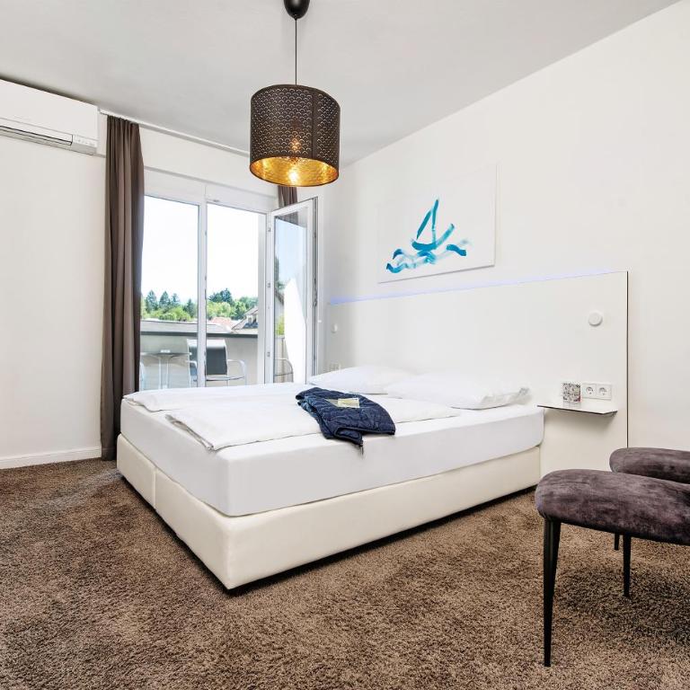 Hotel Velden - 24 Checkin Zimmer im Zentrum - Doppelzimmer mit Balkon - 4