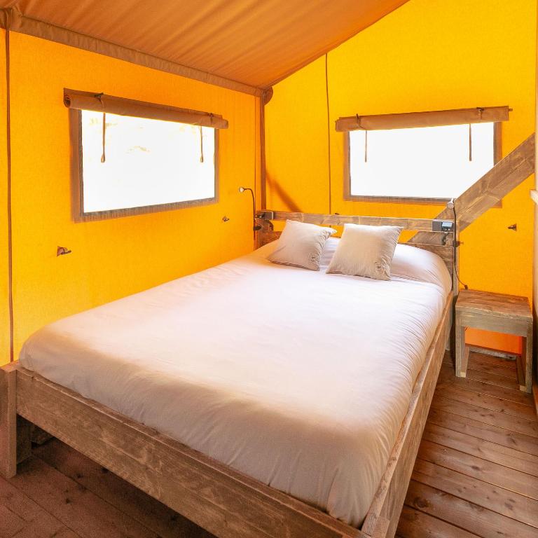 HolaCamp Sitges Garrofer - Tienda Safari Superior 5 - 6