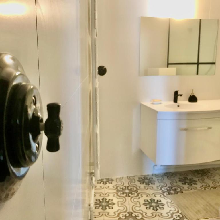 RétroMirabeau "Le Raspaïl" - 65m2 avec VUE - 2 CHAMBRES - 4 pers - COURS MIRABEAU HALLES GARE - EMPLACEMENT TOP - Chèques Vacances CONNECT - Apartamento de 2 dormitorios con vistas al jardín - 22