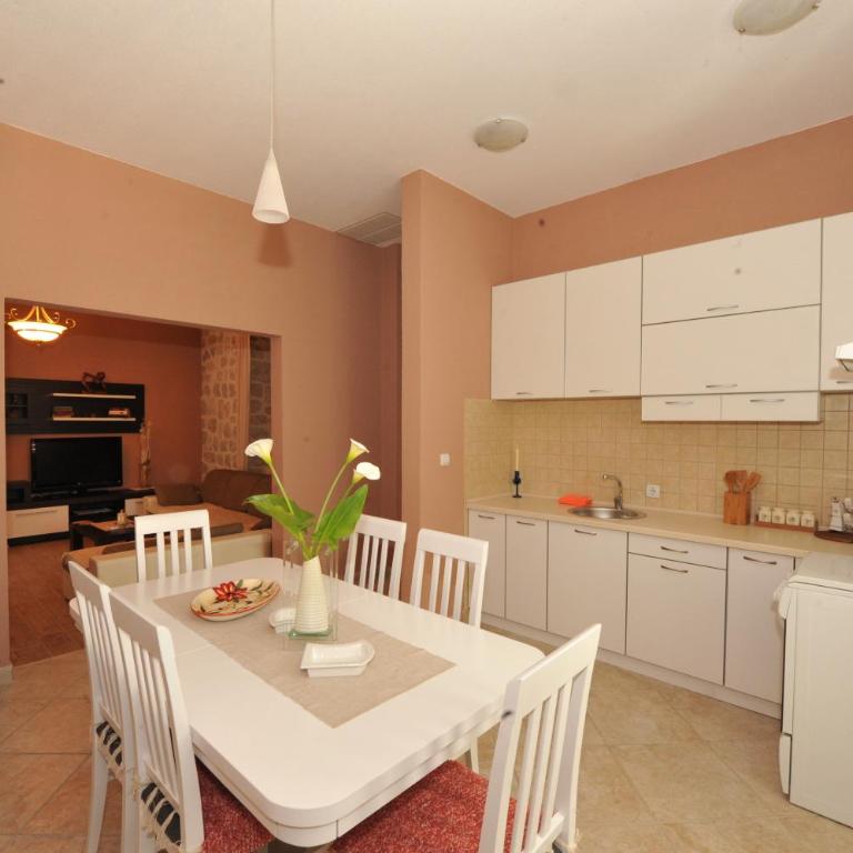 Apartments Marilu - Two-Bedroom Apartment with Sea View - 3