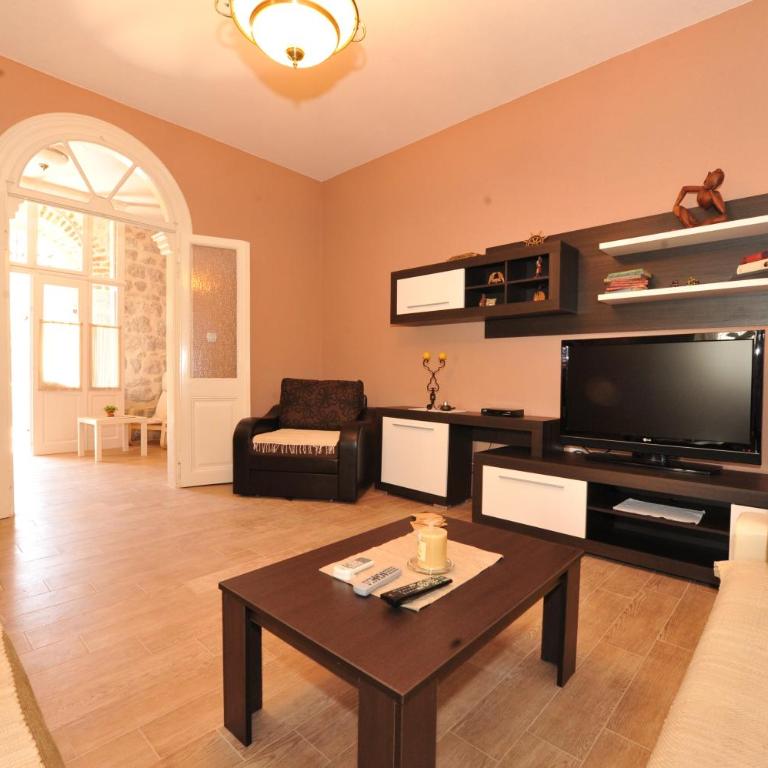 Apartments Marilu - Two-Bedroom Apartment with Sea View - 2