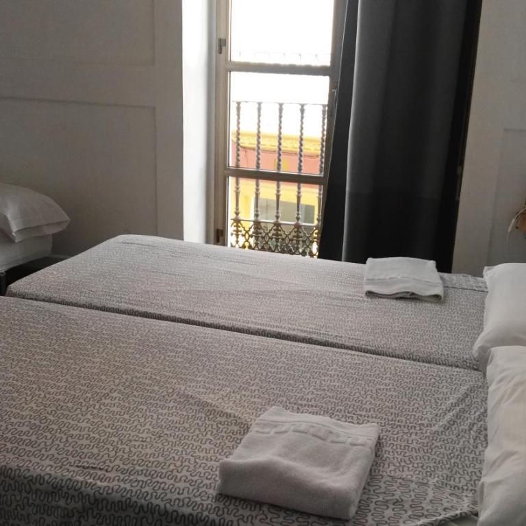 Hostel Urban Sevilla - Habitación Triple con baño compartido - 4