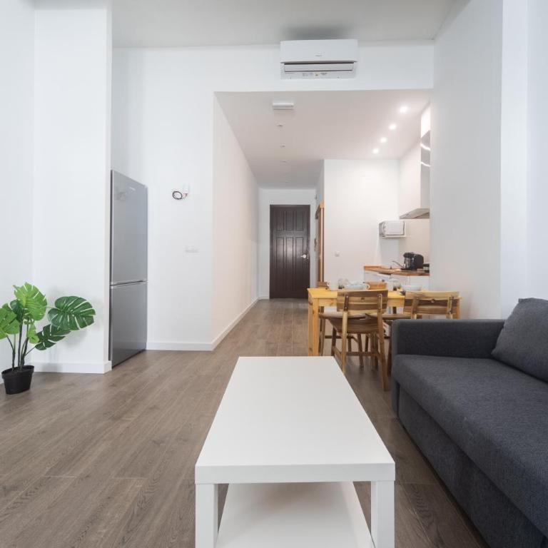 Exclusivos Lofts en Plaza del Ayuntamiento - One-Bedroom Apartment - 4