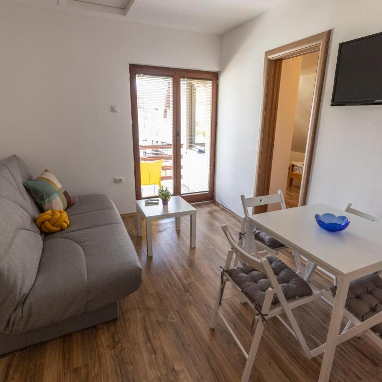 Zeleno srce - Apartment with Balcony - 29