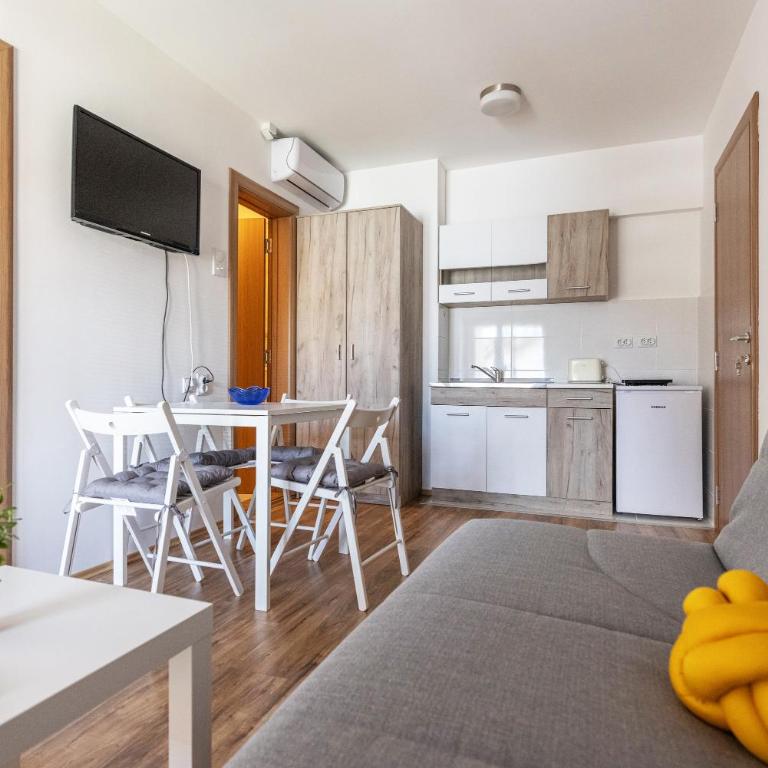 Zeleno srce - Apartment with Balcony - 21