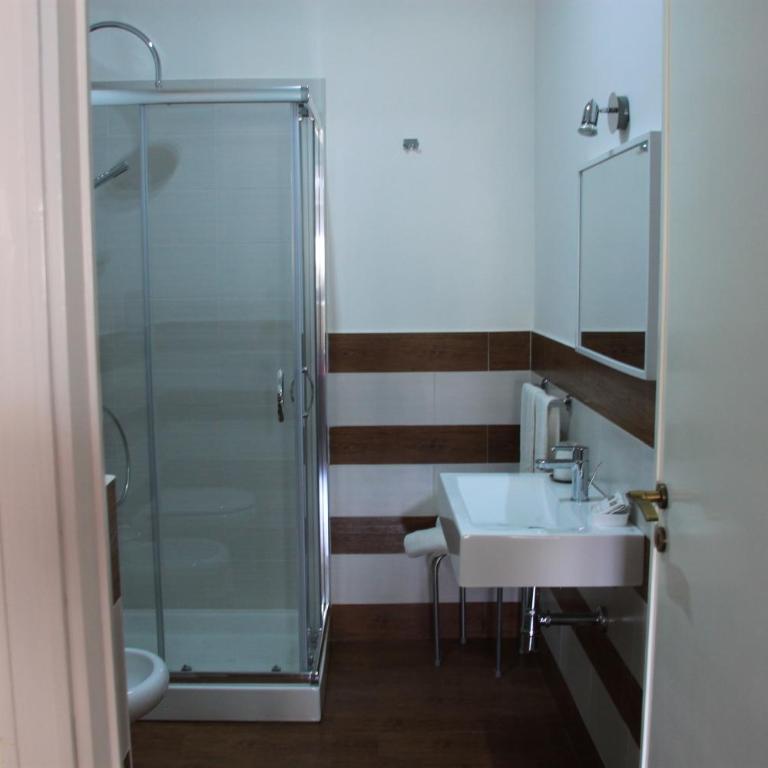 B&B Alexander-Room and Breakfast - Deluxe Double Room with Balcony - 13