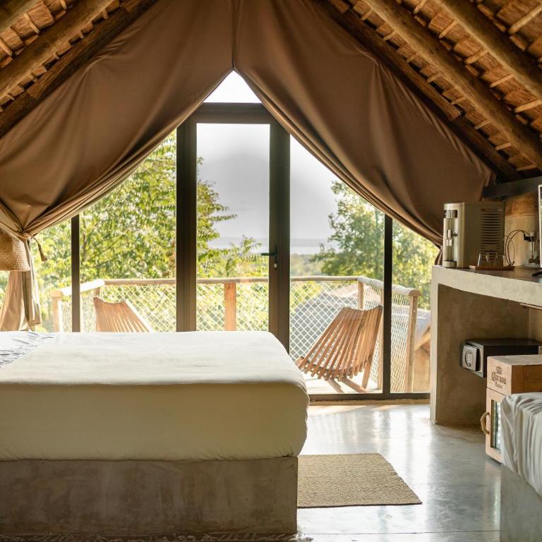 Tava Glamping Cerro - Triple Room with Balcony - 2
