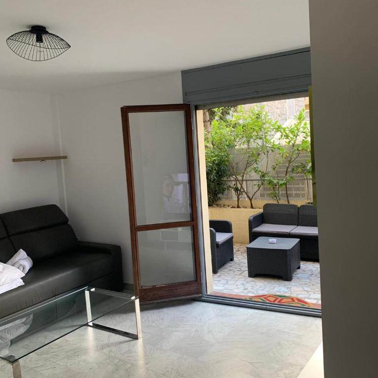Apt 2 Pers 200m de la mer plus Parking proche - Studio avec Terrasse - 50