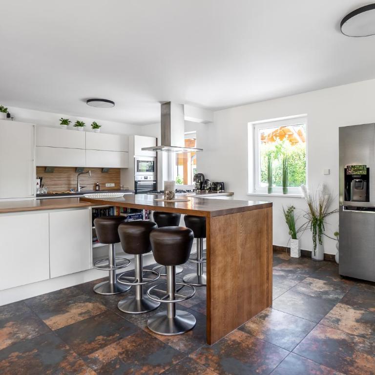 Kaprun Biggest Chalet Helen - 5 Bedrooms, 7 Bathrooms, Air Condition - Haus mit 5 Schlafzimmern - 6