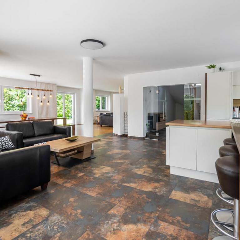 Kaprun Biggest Chalet Helen - 5 Bedrooms, 7 Bathrooms, Air Condition - Haus mit 5 Schlafzimmern - 9