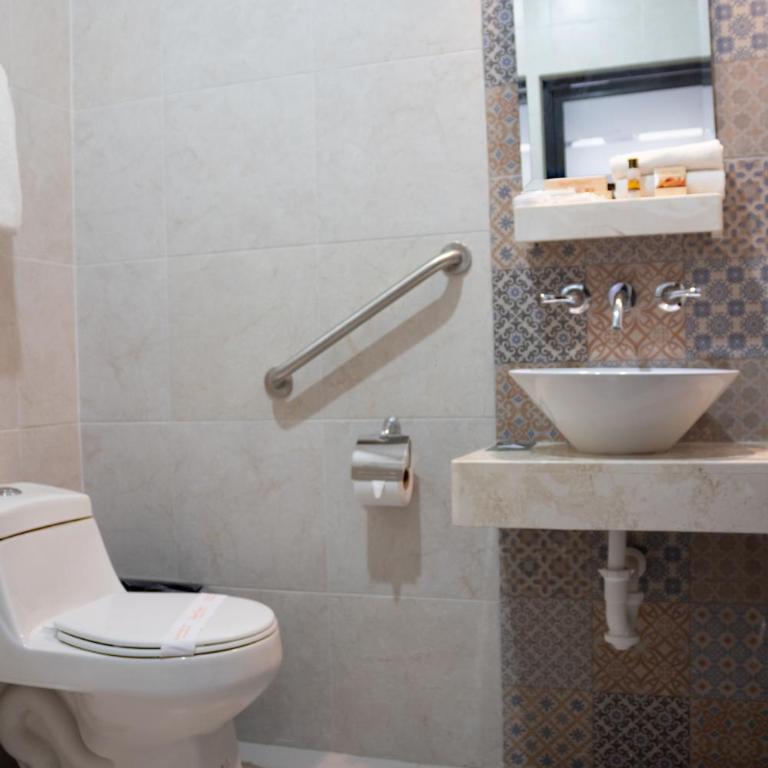 Hotel Las Monjas - Queen Room - Disability Access - 2
