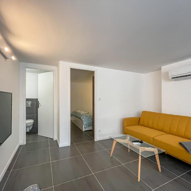 T2 tout équipé à 2 min de la plage ménage inclus 1 - One-Bedroom Apartment - 2