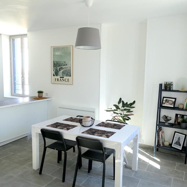 Maison Carrée/Coeur historique de Nîmes - Superbe Appt 55m² - Apartamento de 1 dormitorio - 3