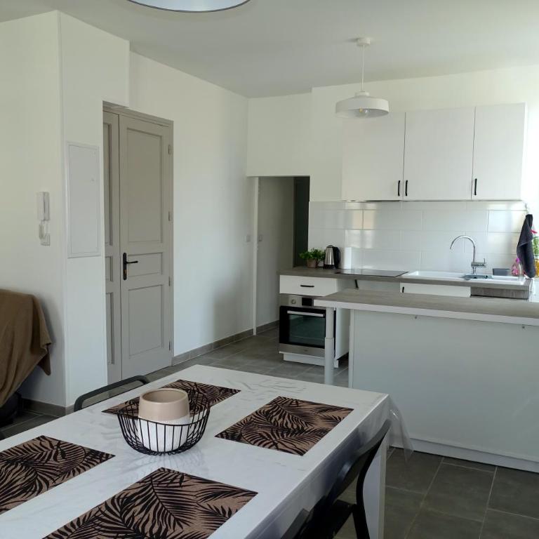 Maison Carrée/Coeur historique de Nîmes - Superbe Appt 55m² - Apartamento de 1 dormitorio - 18