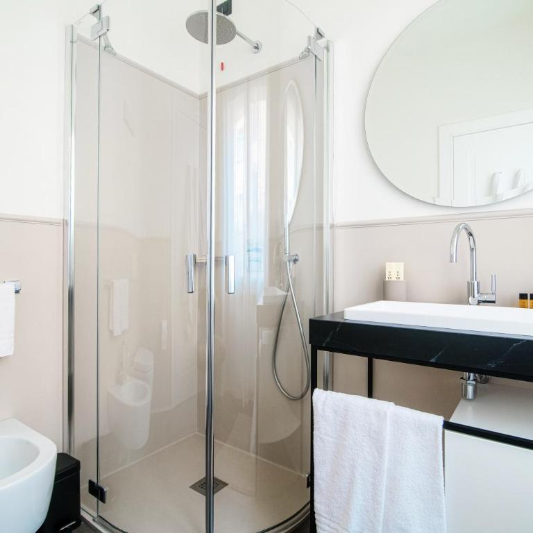 In Centro Luxury Rooms - Double Room with Balcony (2 Adults + 1 Child) - 8