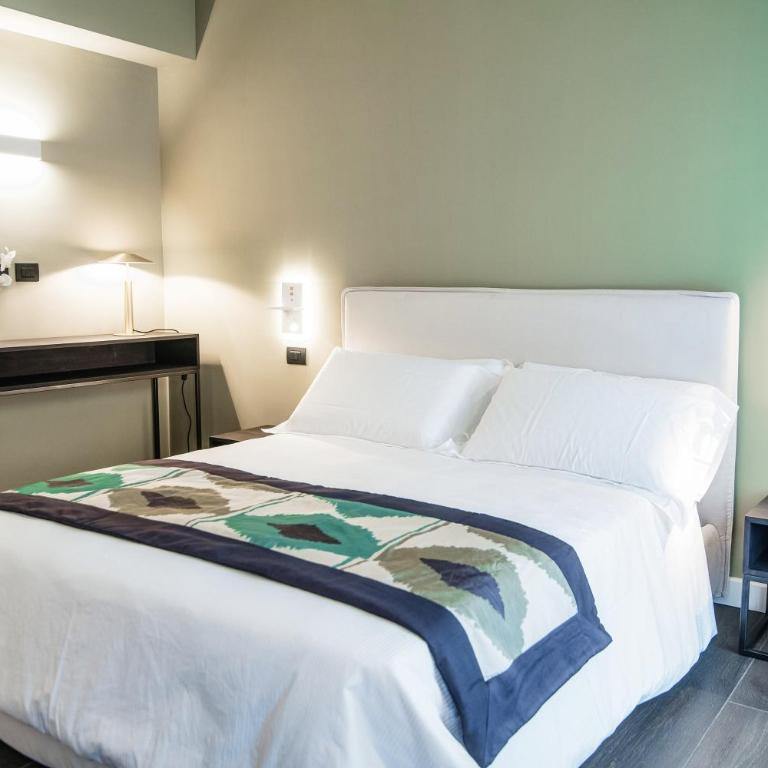 In Centro Luxury Rooms - Double Room with Balcony (2 Adults + 1 Child) - 8