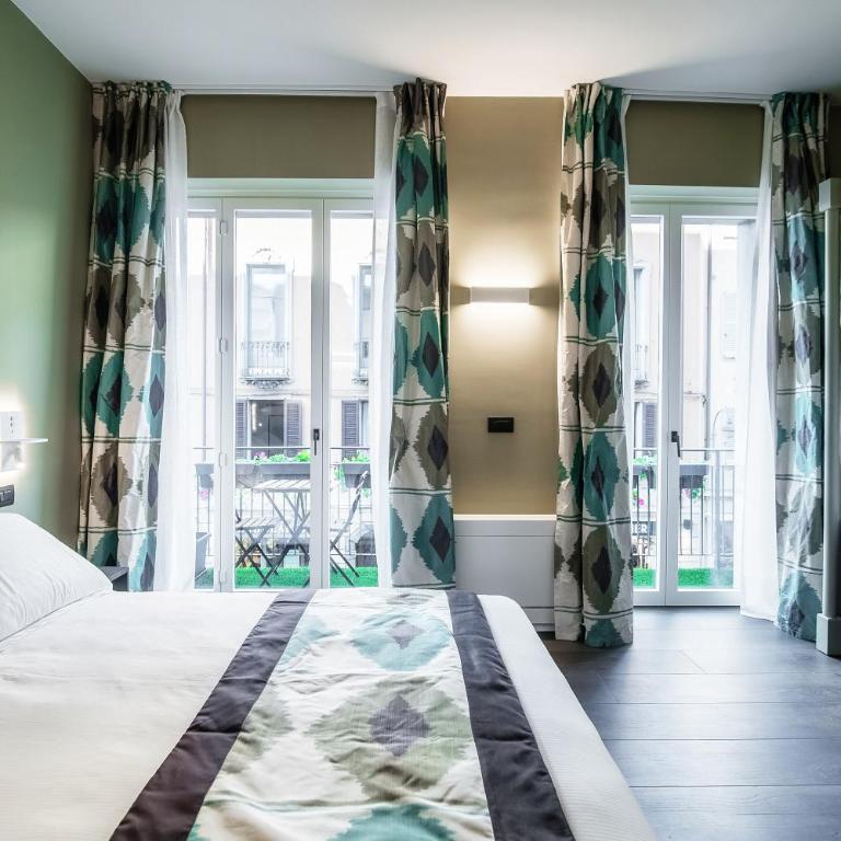In Centro Luxury Rooms - Double Room with Balcony (2 Adults + 1 Child) - 11