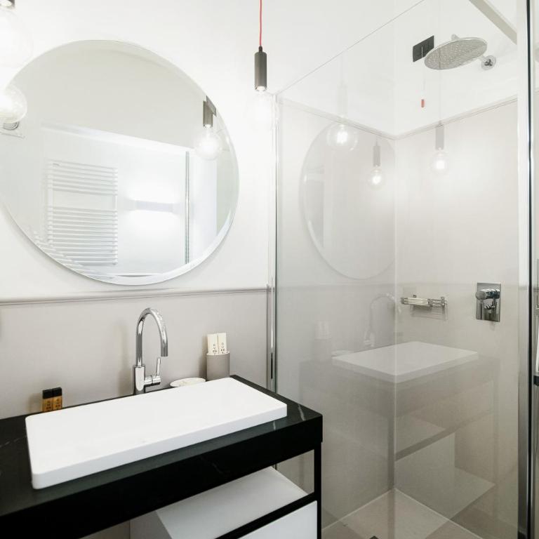 In Centro Luxury Rooms - Double Room with Balcony (2 Adults + 1 Child) - 12