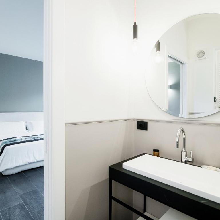 In Centro Luxury Rooms - Double Room with Balcony (2 Adults + 1 Child) - 13