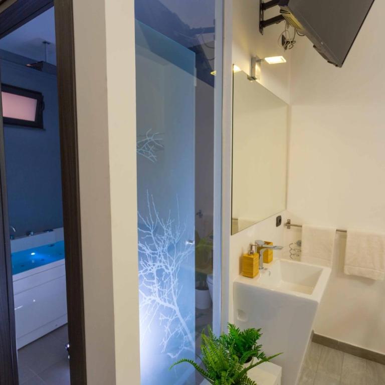 ETNEA 208 LUXURY JACUZZI SUITE Catania - Superior King Room - 6
