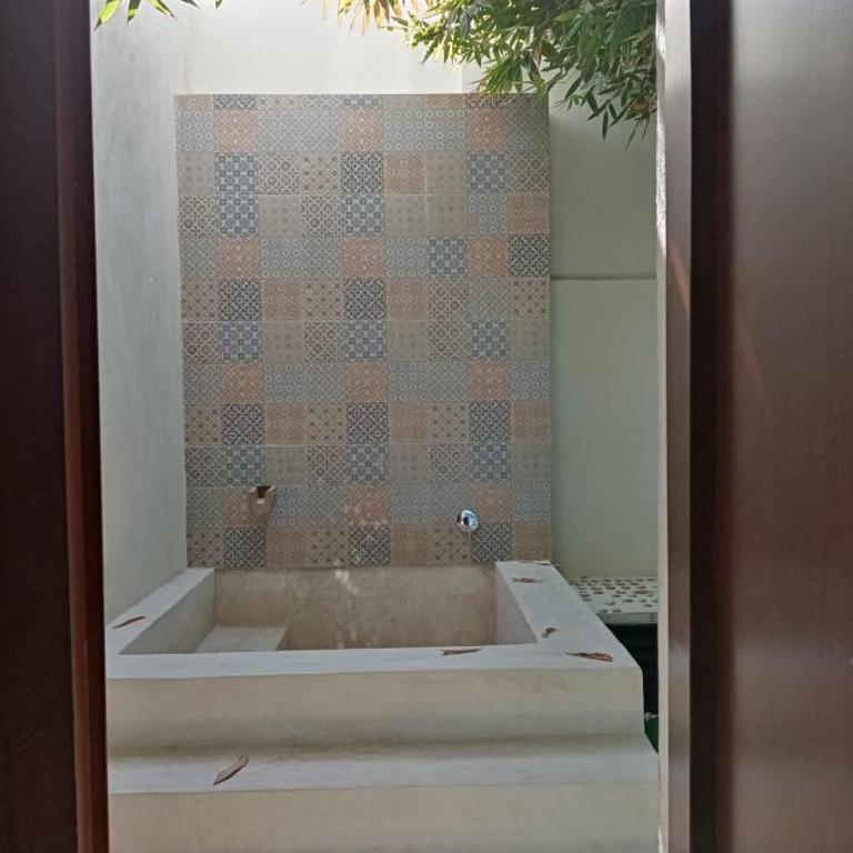 Hotel Las Monjas - King Suite with Exterior Jacuzzi - 1