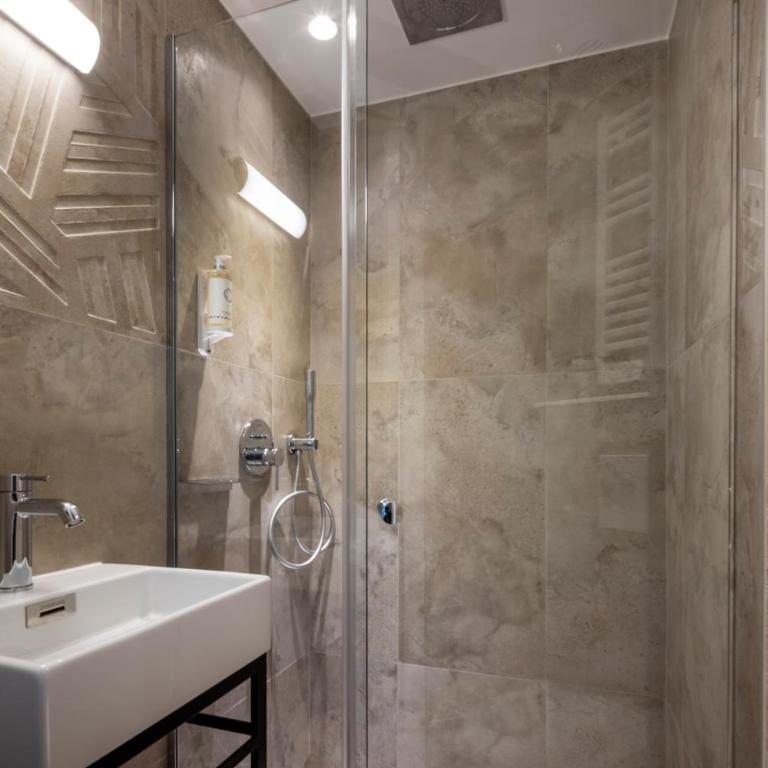Grand Hôtel Lévêque - Chambre Double ou Lits Jumeaux Confort - 7