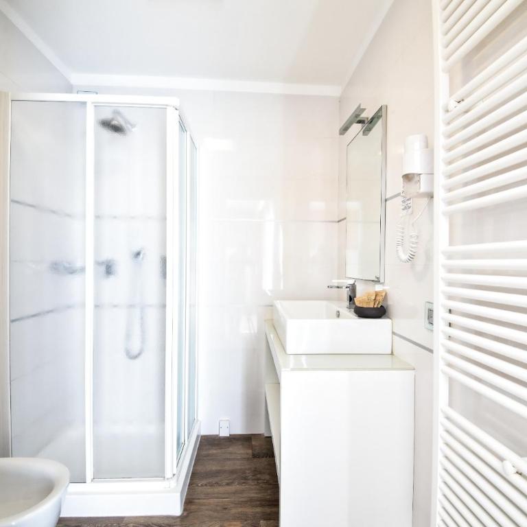 H2O ROOMS - Doppelzimmer mit Seeblick - 2