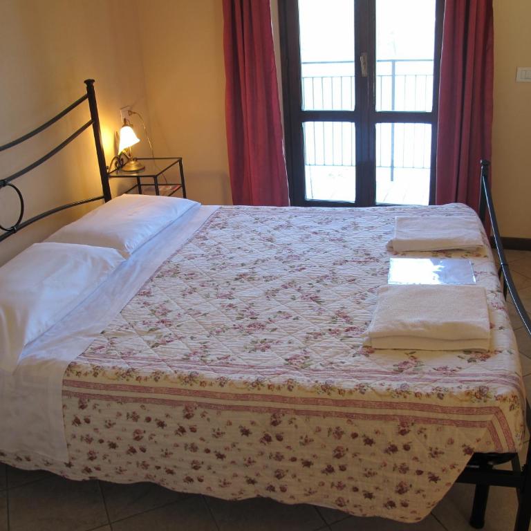 Agriturismo Madonna Dei Ceppi - Camera Matrimoniale/Doppia con Letti Singoli con Vista Lago. - 8