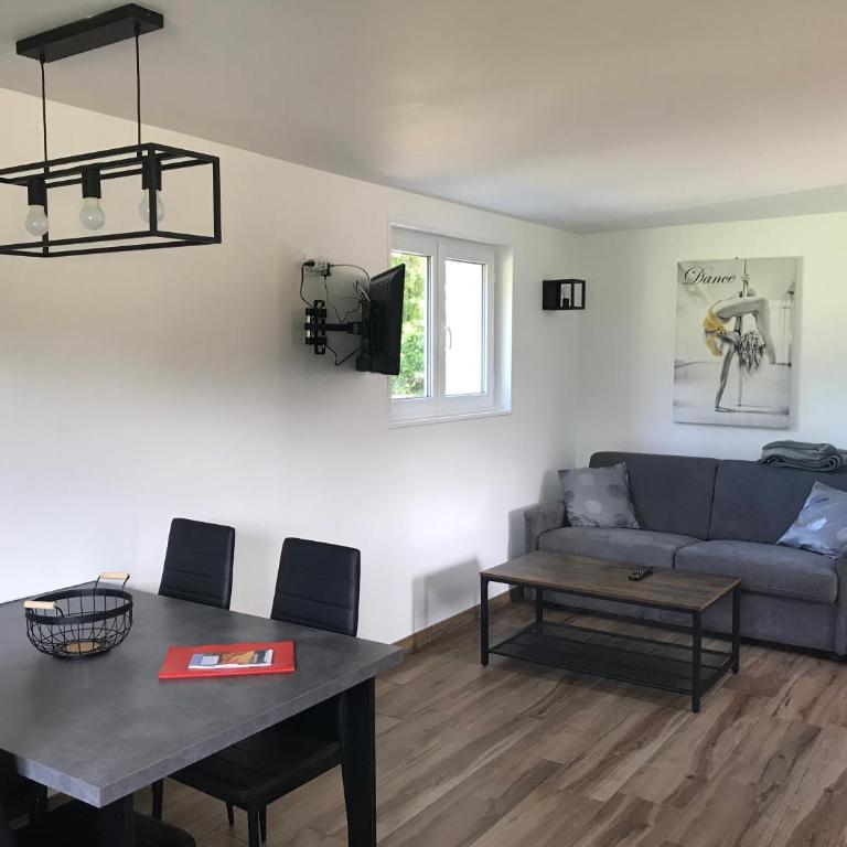 Maison 4 étoiles et Studio 3 étoiles indépendants avec piscine - Villa - Vue sur Jardin - 10
