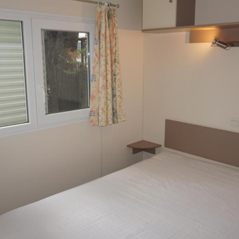Chalets with kitchen outside at Camping Leï Suves - JoyCasa - Chalet Supérieur - 6