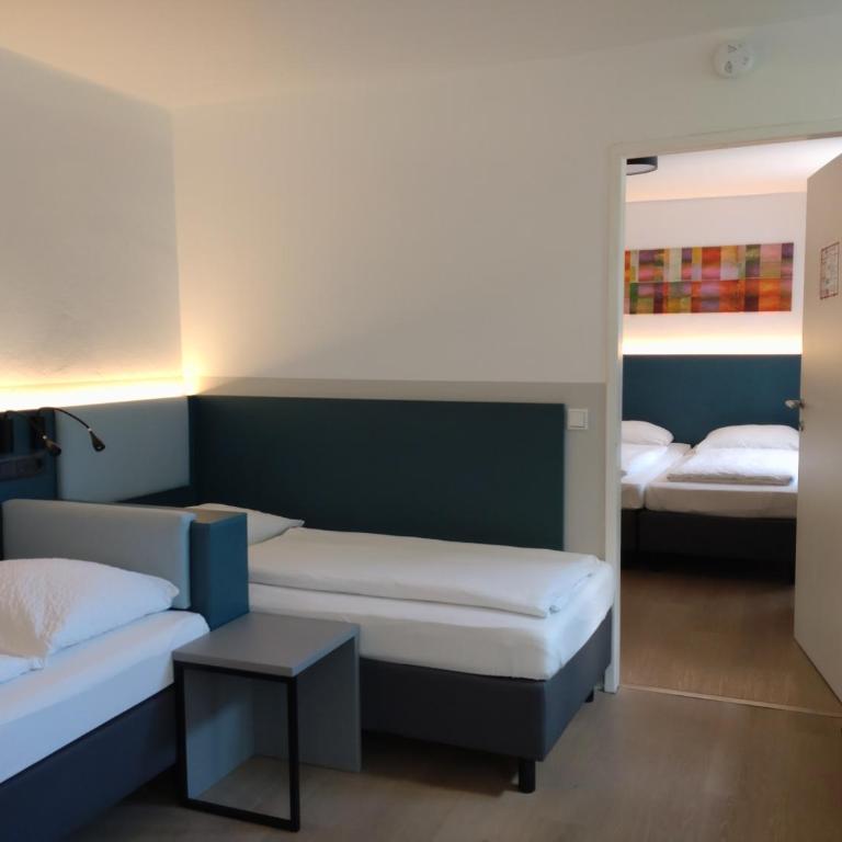 Pension Elisabeth - Rooms & Apartments - Quadruple Suite with Terrace and Garden View - 2