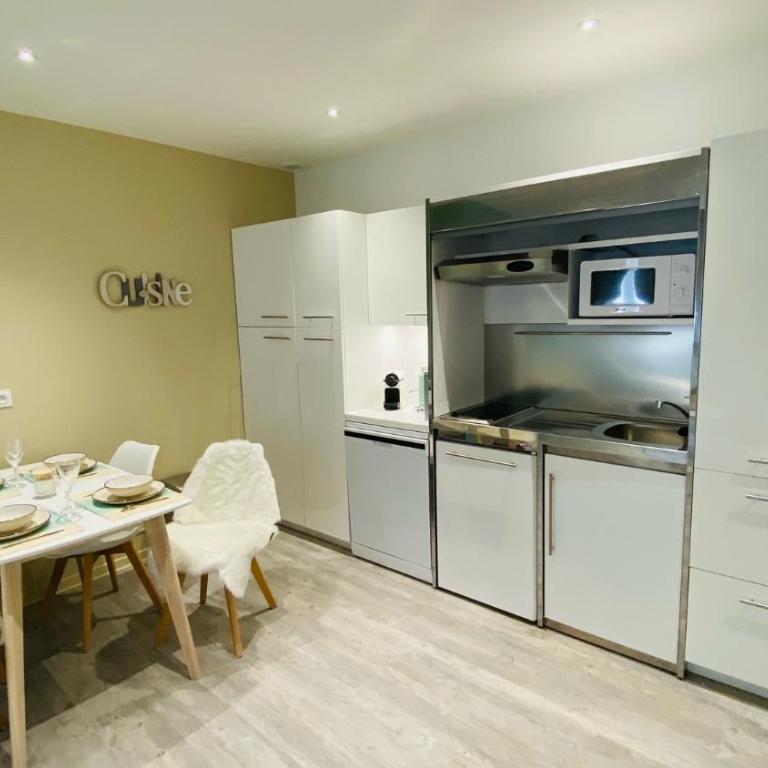 Kyriad Saumur Hyper Centre Hôtel, Appartements, Séminaires et SPA soins Sothys Paris - Appartement - 12