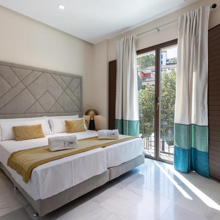 BiBo Suites Real Chancilleria - Two-Bedroom Apartment with View - 12