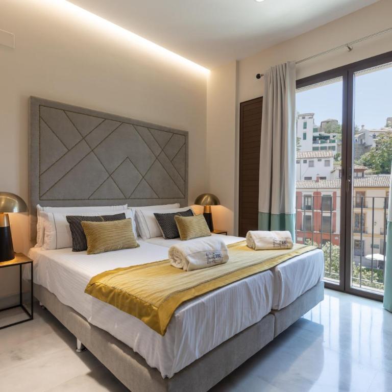 BiBo Suites Real Chancilleria - Two-Bedroom Apartment with View - 2