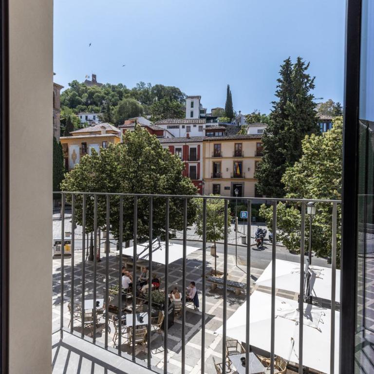 BiBo Suites Real Chancilleria - Two-Bedroom Apartment with View - 24