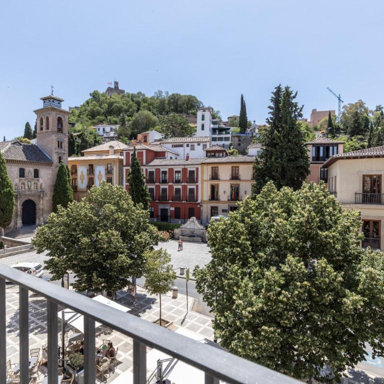 BiBo Suites Real Chancilleria - Two-Bedroom Apartment with View - 32