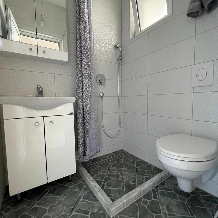 OSA Holiday - Deluxe Double Room (2 Adults + 1 Child) - 8
