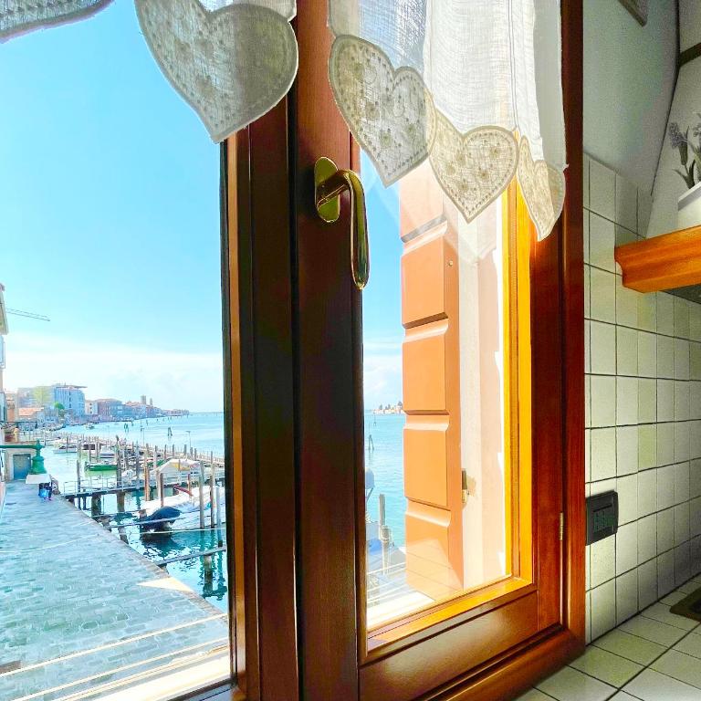 Ca' Monica Panoramic-Canal View, Biennale - Two-Bedroom Apartment with Sea View - 3