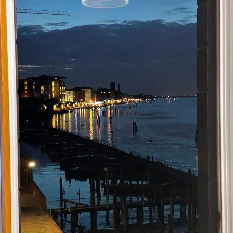 Ca' Monica Panoramic-Canal View, Biennale - Two-Bedroom Apartment with Sea View - 4