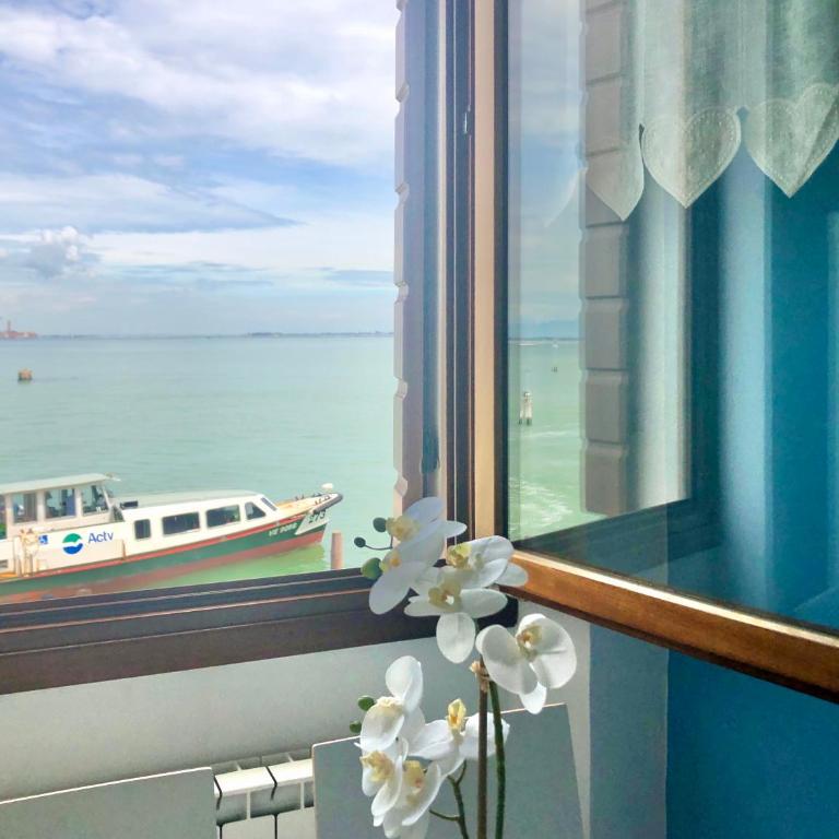 Ca' Monica Panoramic-Canal View, Biennale - Two-Bedroom Apartment with Sea View - 14