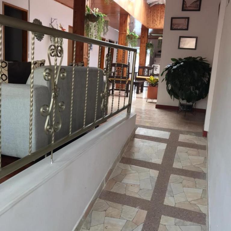 Hermosa Casa en el centro de Santa Rosa de Cabal, sobre vía principal a 3 cuadras de la Plaza - Casa de 4 dormitorios - 5