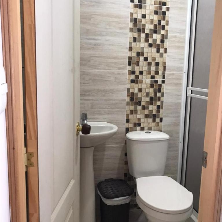 Hermosa Casa en el centro de Santa Rosa de Cabal, sobre vía principal a 3 cuadras de la Plaza - Casa de 4 dormitorios - 17