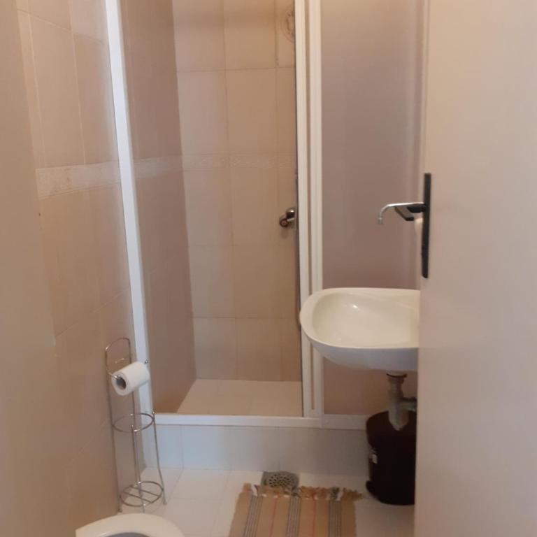 Guest House Cvoro - Triple Room with Private Bathroom - 2