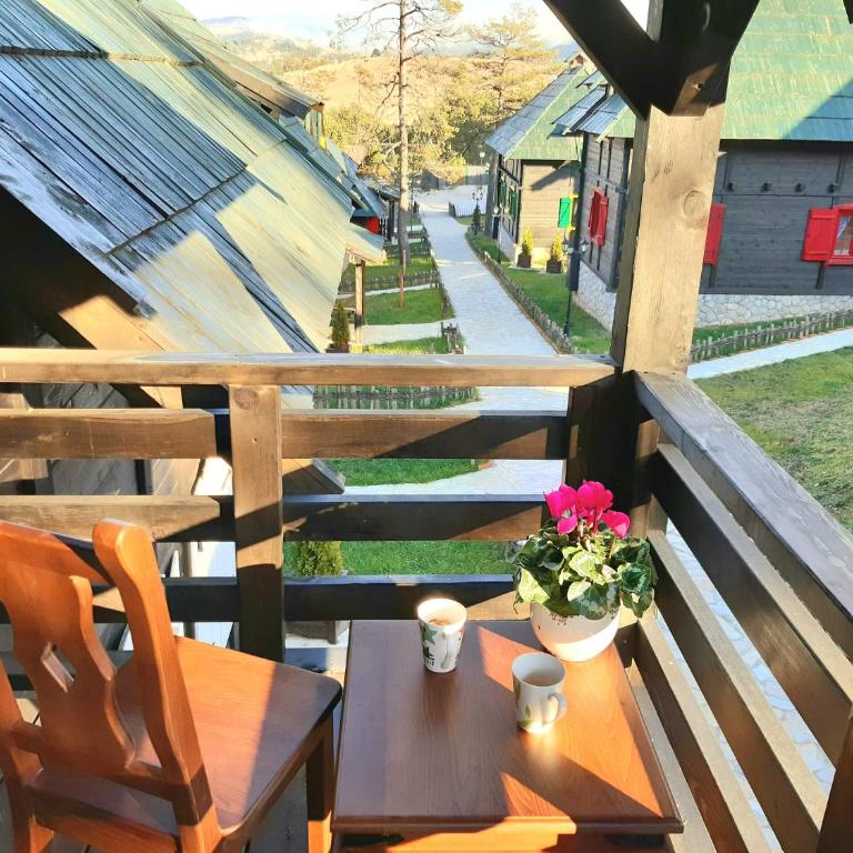 El Paso City, Zlatibor - Unique Wooden Cottages, Treehouse, Wild West Rooms, accommodation 1-6 people - Deluks Drvena Koliba - 3